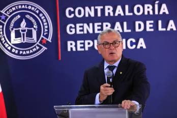 Contralor de la República, Anel Flores