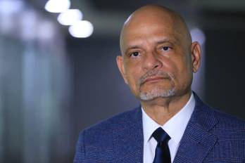 En su solicitud , Cedeño pidió a la procuradora que admita la queja e incie la investigación correspondiente