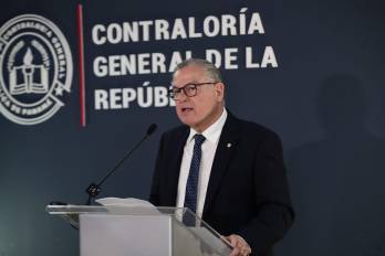 Contralor General de la República Anel Flores