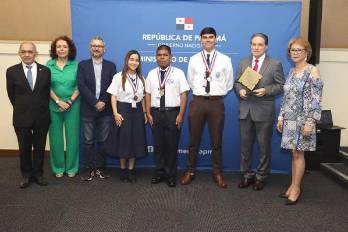 Premian a estudiantes en el Primer Concurso de Comprensión Lectora