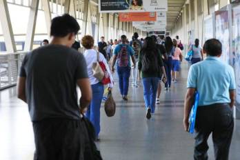 El salario mínimo promedio simple en Panamá es de $636.80 mensuales desde 2024, pero existe una amplia dispersión salarial según región, tamaño de la empresa y actividad económica.