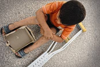 El informe revela que la pobreza impacta con mayor intensidad a los niños más pequeños.