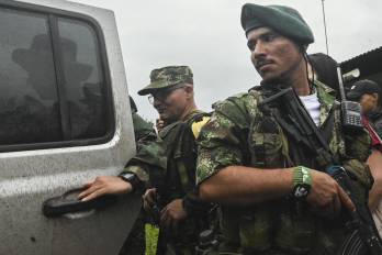 l mayor cártel de drogas de Colombia anunció el 4 de febrero de 2026 la suspensión de las negociaciones de paz con el gobierno del presidente Gustavo Petro, después de que este acordara con su homólogo estadounidense, Donald Trump, reprimir a los jefes criminales.