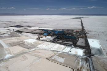Vista aérea de la primera planta estatal de carbonato de litio de Bolivia en el municipio de Colcha “K”, al sur del Salar de Uyuni, en el departamento de Potosí, Bolivia, el 15 de diciembre de 2023.