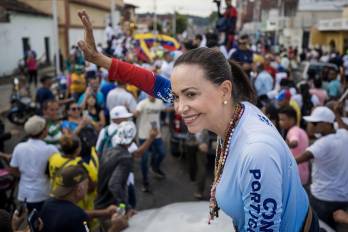 Fotografía de archivo que muestra a la líder opositora, Maria Corina Machado, en un acto de campaña el 17 de julio del 2024 en Guanare (Venezuela). EFE/ Miguel Gutiérrez/ ARCHIVO