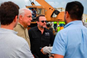 En la visita al puerto y la planta de procesamiento de productos del mar asistieron los ministros de Comercio e Industrias, Julio Moltó, y de Desarrollo Agropecuario, Roberto Linares.