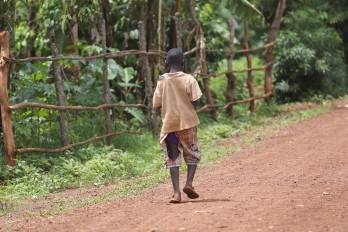 La pobreza infantil alcanza a más de 482 mil niños en Panamá y golpea con mayor dureza a las comarcas indígenas, donde nueve de cada diez menores viven en esa condición.