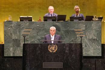 Fotografía cedida por la Presidencia de Panamá que muestra a su mandatario, José Raúl Mulino, durante su intervención en la 81ª Asamblea General de Naciones Unidas en Nueva York.