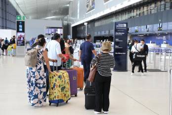 Viajeros llegan al Aeropuerto Internacional de Tocumen para abordar los distintos vuelos que se ofrecen.
