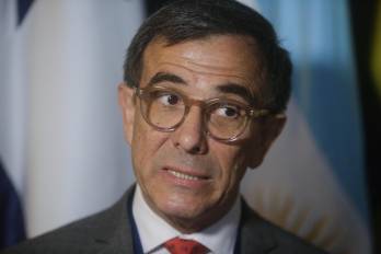 El exdirector de la Policía de Colombia el general (r) Jorge Vargas habla en la Conferencia Internacional de Drogas Sintéticas 2025 este miércoles, en Ciudad de Panamá.
