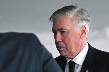 El seleccionador de Brasil, Carlo Ancelotti, llega a una reunión con el presidente de la Federación Internacional de Fútbol Asociación (FIFA), Gianni Infantino.