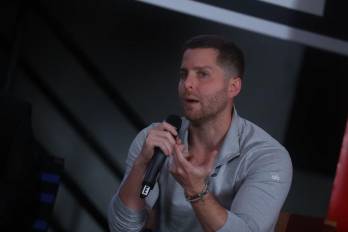 El alcalde de Panamá, Mayer Mizrachi, denuncia la retención indebida de fondos del Impuesto de Bienes Inmuebles por el Gobierno Central, afectando proyectos municipales.