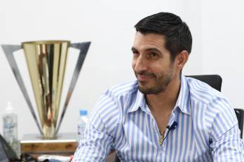 Fotografía del 11 de marzo de 2026 que muestra al exfutbolista Jaime Penedo hablando en entrevista con EFE en Ciudad de Panamá (Panamá). EFE/Carlos Lemos