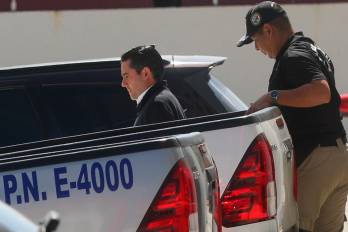 Durante la audiencia, la fiscal anticorrupción Adela Cedeño solicitó que a Carrizo se le revocara la retención domiciliaria y se ordenara la detención provisional del exvicepresidente en un centro penitenciario.