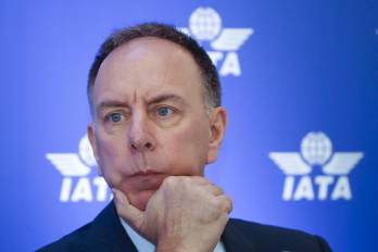 El vicepresidente regional para las Américas de la IATA, Peter Cerdá, asiste a una conferencia de prensa este martes, en San Salvador.