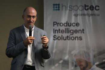 El director ejecutivo de la empresa española Hispatec, José Luis Molina, habla durante un evento este miércoles, en Lima (Perú).