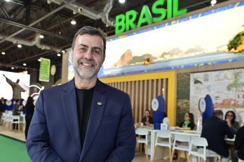 El presidente de Embratur (Brasil), Marcelo Freixo, posa en una entrevista con EFE durante la Feria Internacional de Turismo (FIT) en Buenos Aires (Argentina). EFE/ Matías Martin Campaya