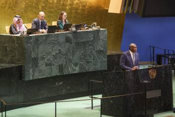 El ministro de Asuntos Exteriores británico, David Lammy (der.), habla durante una conferencia sobre la solución de dos Estados al conflicto israelí-palestino, en la sede de las Naciones Unidas (ONU) en Nueva York.