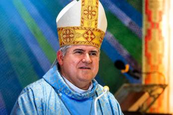 Campos Salas, nació en Puntarenas, Costa Rica, el 14 de marzo de 1966 y fue ordenado sacerdote en 1994.