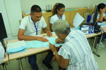 En 2017, los jubilados contaron con la opción de utilizar sus certificados para el pago directo de canastas de alimentos en supermercados locales.