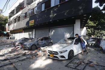 Fuerte temblor de magnitud 7,4 sacudió gran parte de Colombia.