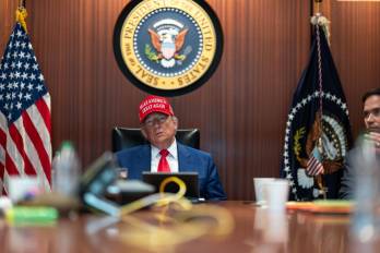 Una foto facilitada por la Casa Blanca muestra al presidente estadounidense Donald Trump en la Sala de Crisis de la Casa Blanca en Washington, D. C., EE. UU., el 21 de junio de 2025.