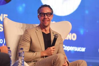 Fotografía del 22 de junio de 2026 cedida por Embratur que muestra al presidente de Embratur, Bruno Reis, hablando durante el evento Aberje Trends, organizado por la Asociación Brasileña de Comunicación Empresarial (Aberje) en São Paulo (Brasil).