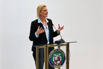 Giulia De Sanctis, presidenta de la APEDE, durante su ponencia ante la Comisión de Economía y Finanzas de la Asamblea Nacional.
