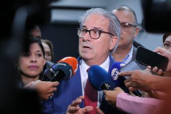 Fernando Boyd Galindo, ministro de salud.