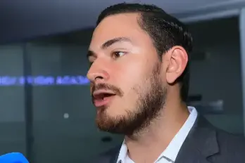 Vásquez también cuestionó decisiones puntuales del Legislativo.
