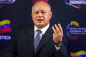 También cuestionó la motivación del viaje, sugiriendo que el propósito sería disfrutar la temporada invernal en destinos exclusivos.