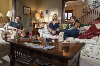 Fotograma de la serie 'Adultos' ('Adults', en inglés), que se estrena en Disney+ el 2 de julio.