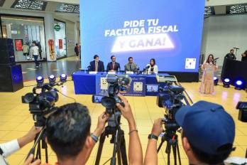Acto del lanzamiento oficial de la lotería fiscal, este jueves 7 de agosto en el centro comercial Albrook Mall.