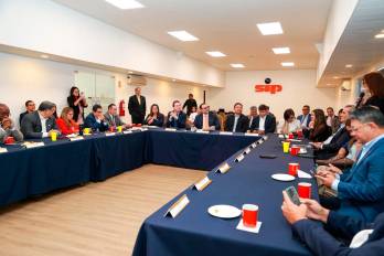 Industriales y el MICI acuerdan instalar una mesa técnica permanente para fortalecer la competitividad del sector.