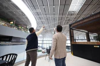 Las afectaciones fueron atribuidas a filtraciones en los tragaluces de la terminal.