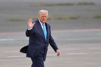 La propuesta, presentada por Trump durante la convención republicana de mitad de mandato celebrada en Dallas, supondría un desembolso estimado de unos 1,2 billones de dólares.