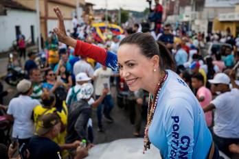 Fotografía de archivo que muestra a la líder opositora, Maria Corina Machado, en un acto de campaña el 17 de julio del 2024 en Guanare (Venezuela). EFE/ Miguel Gutiérrez/ ARCHIVO
