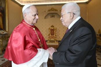 El papa León XIV se reúne con el presidente de la Autoridad Palestina, Mahmud Abás, este jueves en el Vaticano.