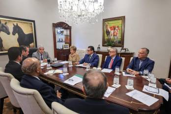 Estuvieron en la reunión los consejeros de Estado, como Aníbal Galindo, Héctor Infante, Carlos Moreno, la expresidenta Mireya Moscoso, Dovi Eisenmann, Omar Jaén, Jorge Vallarino, Alberto Alemán Zubieta y Adolfo Ahumada.