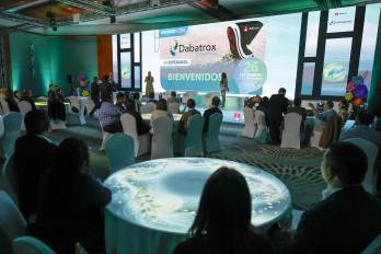 Personas asisten al lanzamiento oficial de cabozantinib el 26 de septiembre de 2026 en Ciudad de Panamá (Panamá).