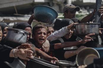 La ONU confirmó hoy por primera vez de forma oficial algo que venían semanas alertando: que los palestinos de la Franja de Gaza sufren hambruna y que un total de 1,6 millones de los casi 2 millones de gazatíes padecen hambre.