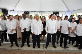 El presidente de la República, José Raúl Mulino, junto a sus ministros y diferentes autoridades en el Cementero Amador.