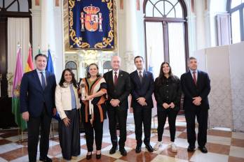 La distinción fue entregada por el alcalde de Málaga, Francisco de la Torre, y recibida por la viceministra de Cultura de Panamá, Arianne Benedetti, quien forma parte de la delegación panameña.