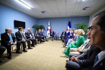 Ambos presidentes se reunieron durante el Congreso Mundial de Zonas Francas, que se realiza en ciudad de Panamá.