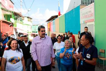 Fotografía cedida por el Palacio de Miraflores donde se observa al presidente de Venezuela, Nicolás Maduro, en un acto de gobierno este martes, en Caracas (Venezuela). EFE/ Palacio de Miraflores