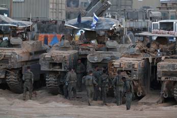 Imagen del 10 de octubre de 2025 de soldados israelíes en la fontera con Gaza.