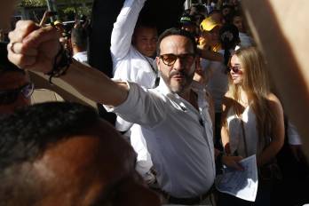 ‘Más de 10 millones de colombianos confiaron en el tigre, se unieron a la manada. Vamos a segunda vuelta para derrotar la tiranía, el absolutismo’, expresó.