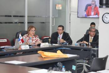 La directora general de la Antai, Sheyla Castillo de Arias, junto a su equipo de trabajo, sustentó ante la Comisión de Presupuesto de la Asamblea Nacional la recomendación presupuestaria para el año 2026.