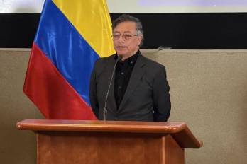 La transición presidencial en Colombia continúa marcada por desacuerdos sobre la legitimidad de las elecciones, el proceso de empalme y el lugar donde se realizará la investidura.