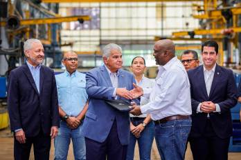 El presidente de la República, José Raúl Mulino, recibe los aportes del Canal correspondientes al año fiscal 2025.